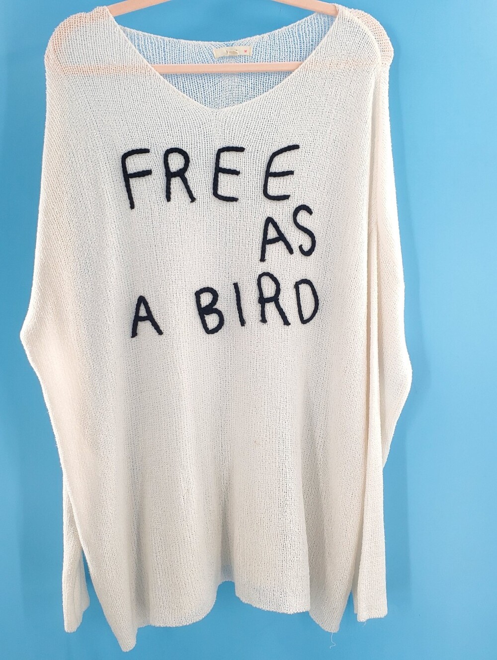 Le Lis "Free As A Bird" ivory sweater L
